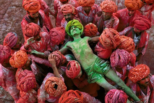 Crowd carries a man during the Holi Festival, Rajasthan Steve McCurry [origin]; 1996 (Printed: New York; 2015) Archival Pigment Print Display size: 40 x 60 inches Steve McCurry L174.1.14