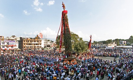 A huge crowd gathering to watch the chariot procession of Rato Machindranath at Lagankhel, Lalitpur (Photo: THT)