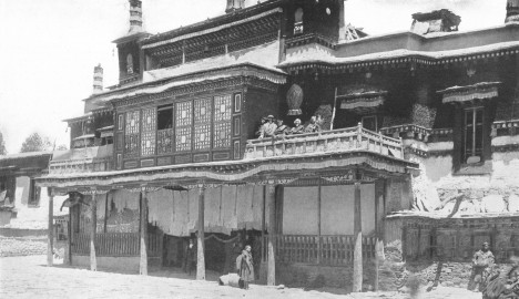 Lhalung Temple, 1906. Photo: John Claude White.